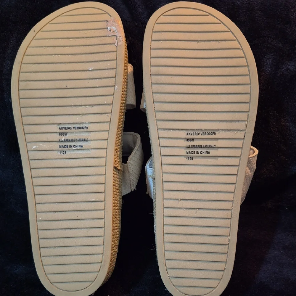 Anne Klein White Sandals Elegant Design - Picture 4 of 6